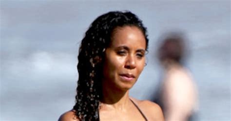 Jada Pinkett Smith displays incredible body in a colourful bikini ...